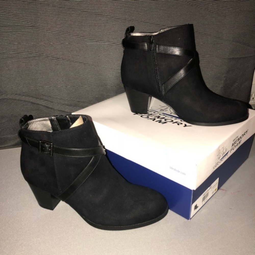 FLASH SALE!!! Black Zip Up Suede Heeled Bootie NIB SZ 9.5m